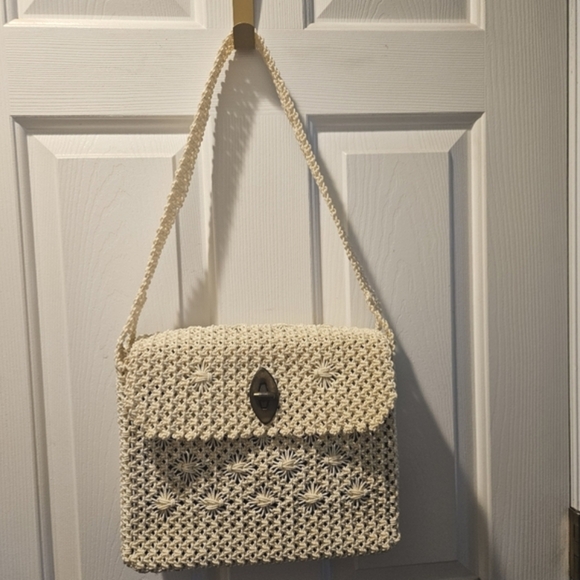 Vintage 70s Macrame Shoulder Bag With Brass Turn Lock - Picture 1 of 9